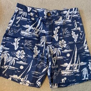 Vineyard Vines blue and white map shorts